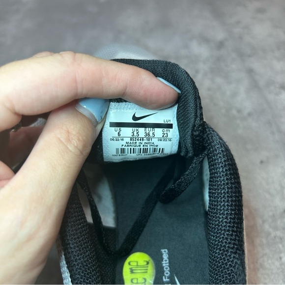 Nike Training In Season TR6 Sneakers Womens sz 6 - white/black - Picture 6 of 6